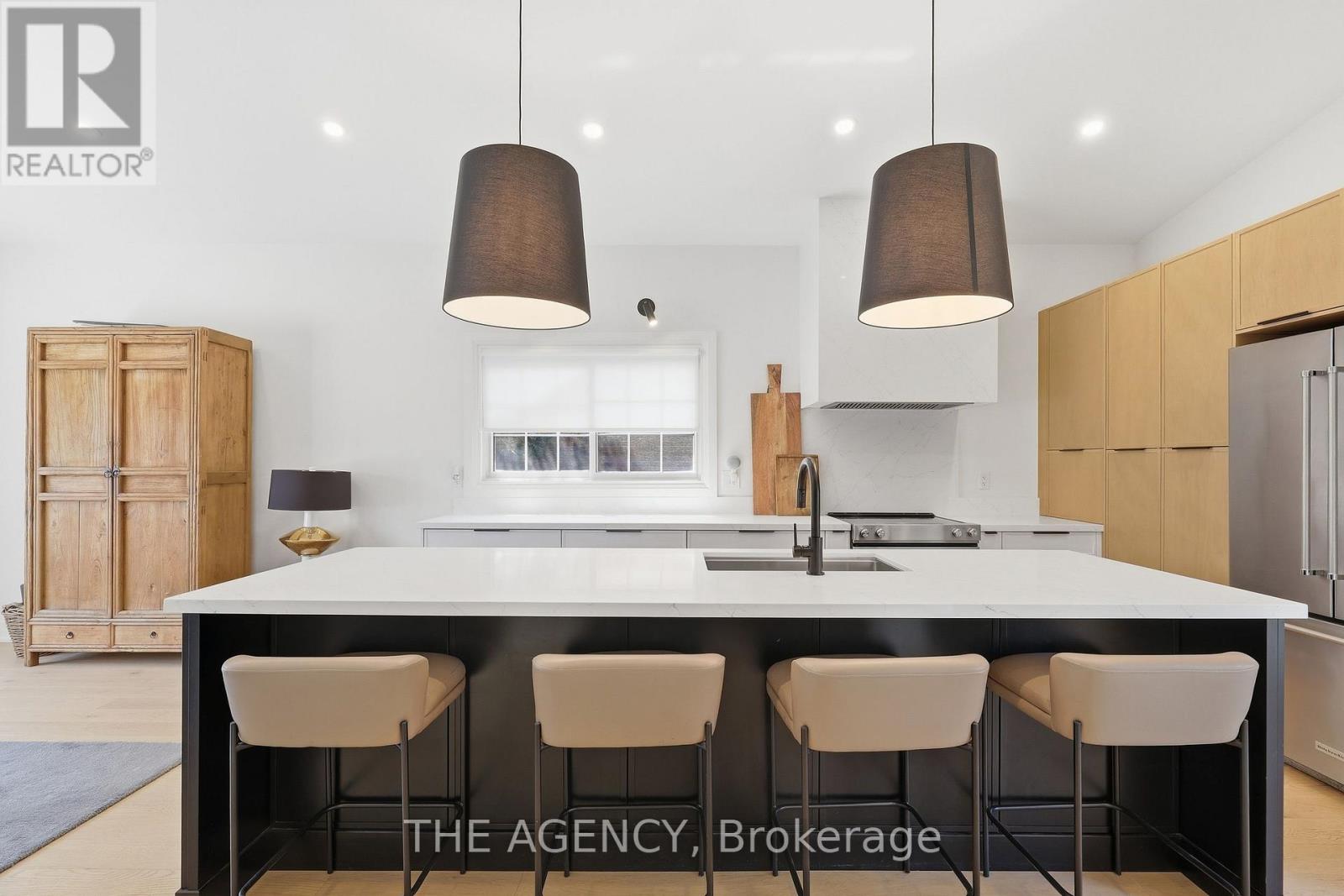 364 Adelaide Avenue E Property Photo 12