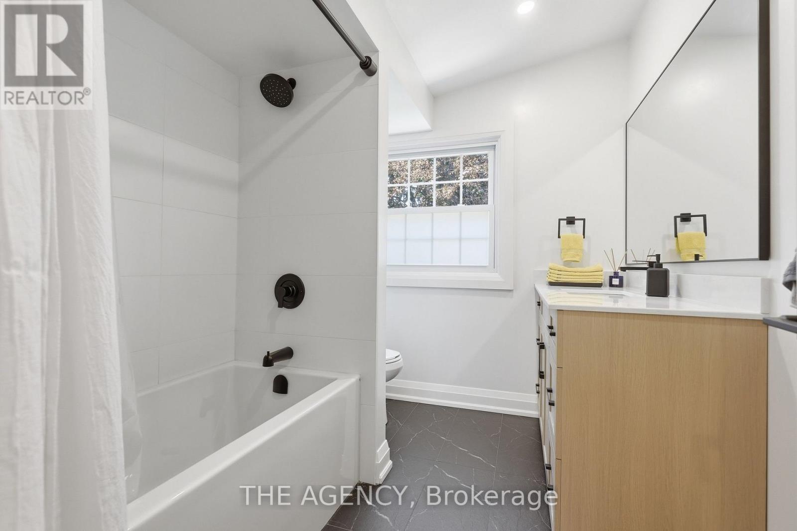 364 Adelaide Avenue E Property Photo 24