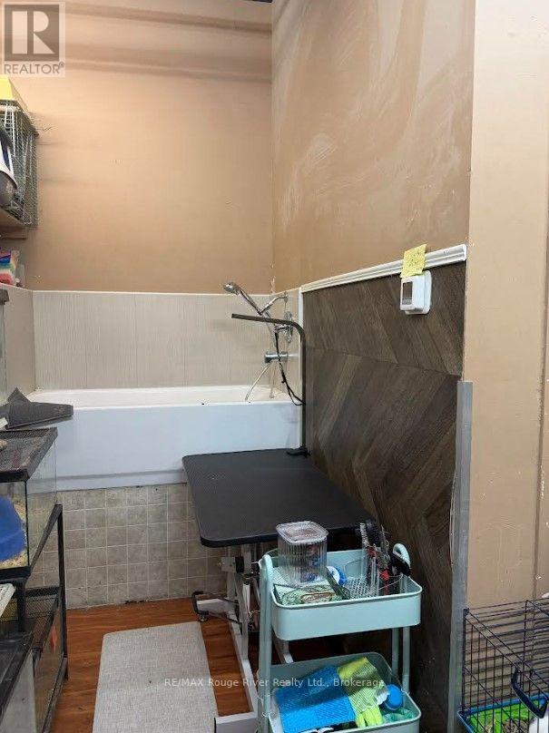 9 - 105 Bayly Street W Property Photo 4