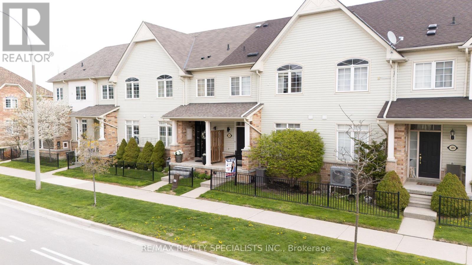 111 CIVIC CENTRE DRIVE Property Photo 1