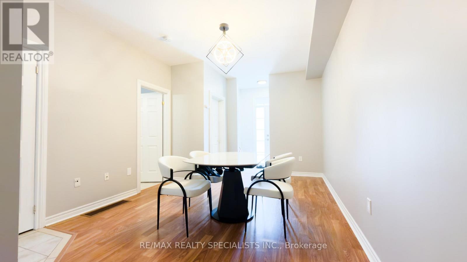 111 Civic Centre Drive Property Photo 4