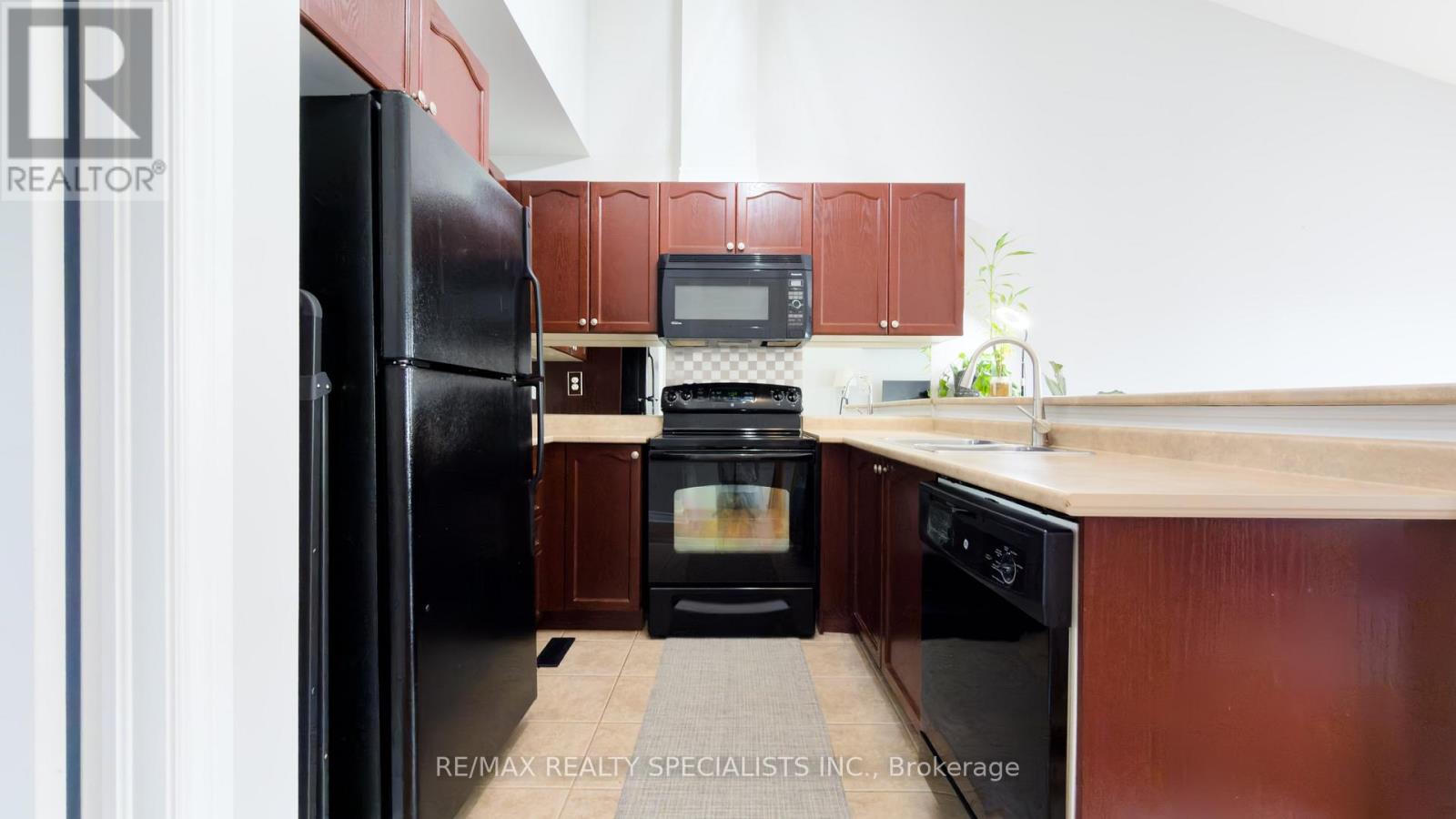 111 Civic Centre Drive Property Photo 5