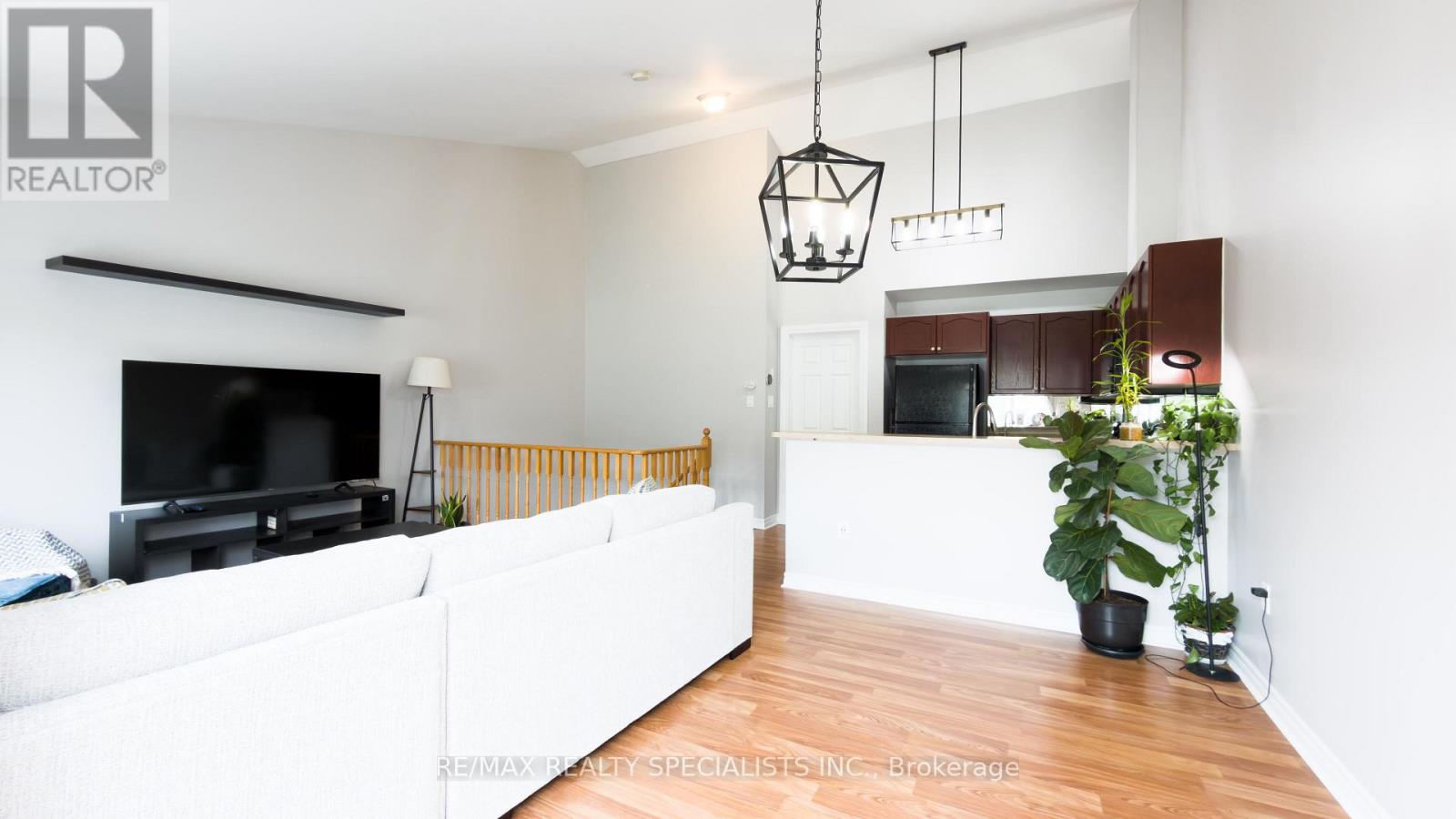 111 Civic Centre Drive Property Photo 8