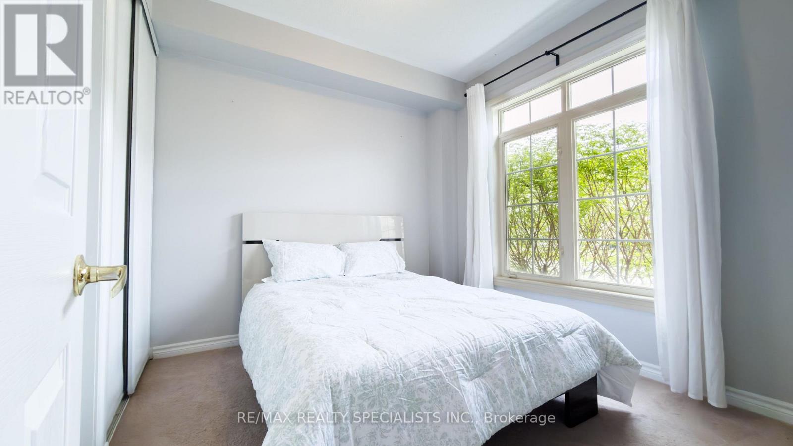 111 Civic Centre Drive Property Photo 12