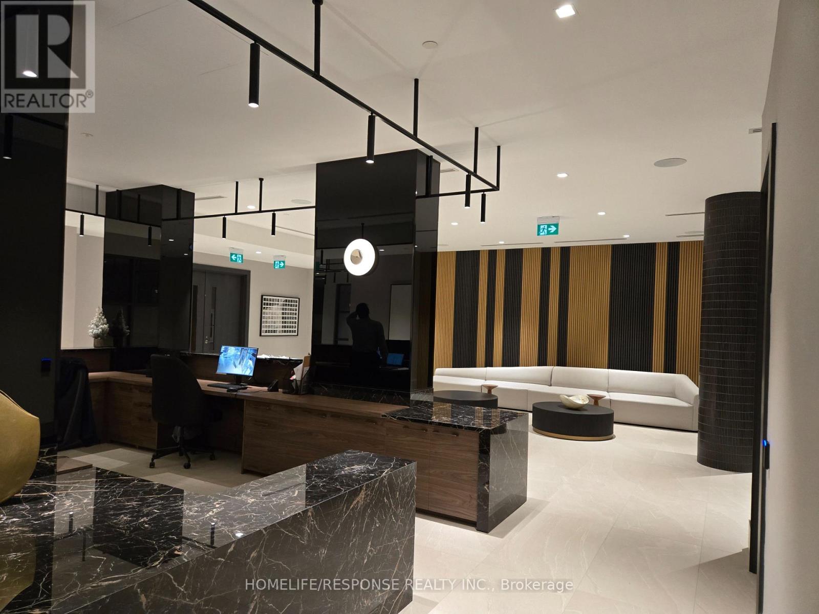 916 - 2545 Simcoe Street N Property Photo 3