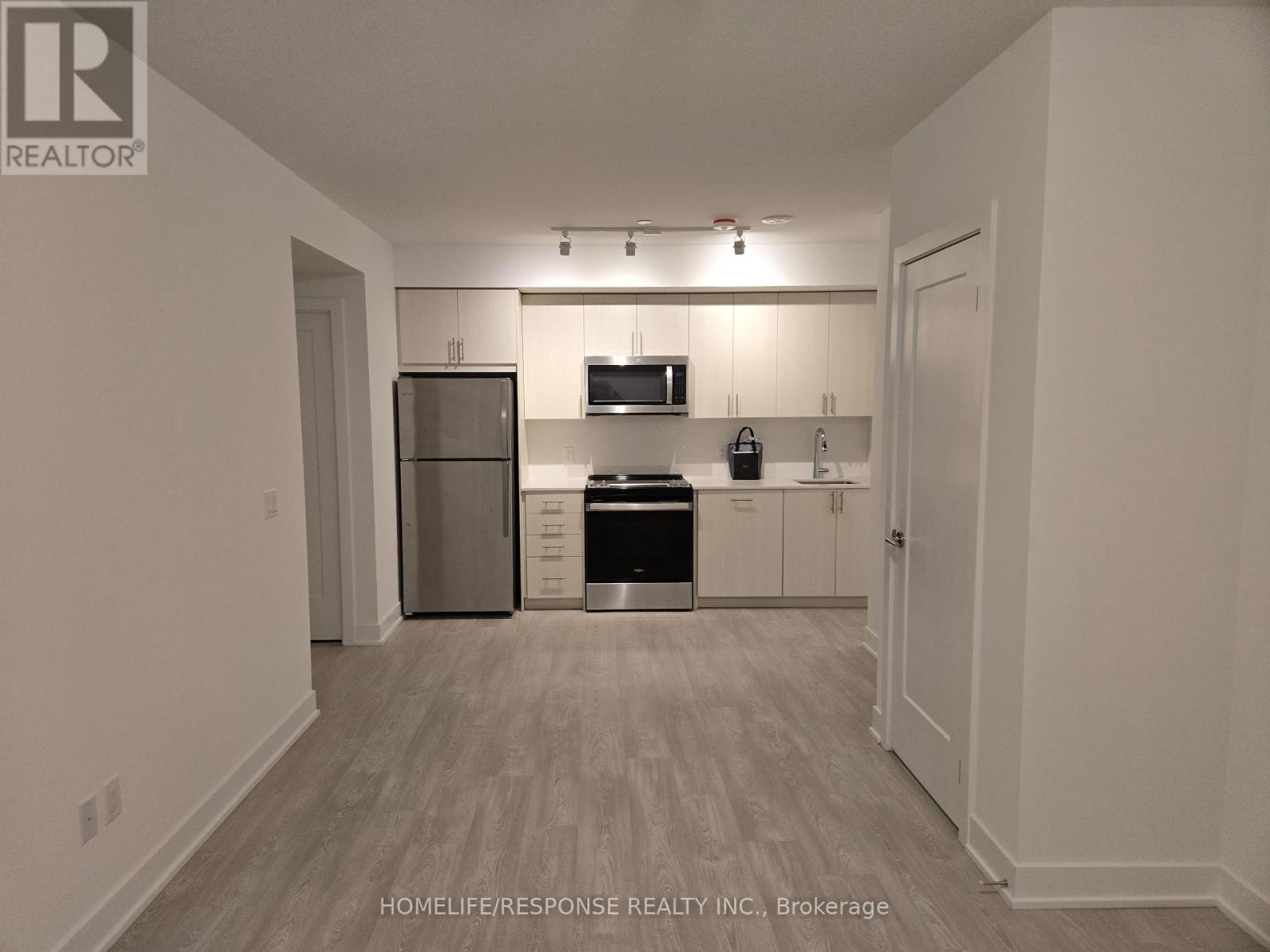 916 - 2545 Simcoe Street N Property Photo 5