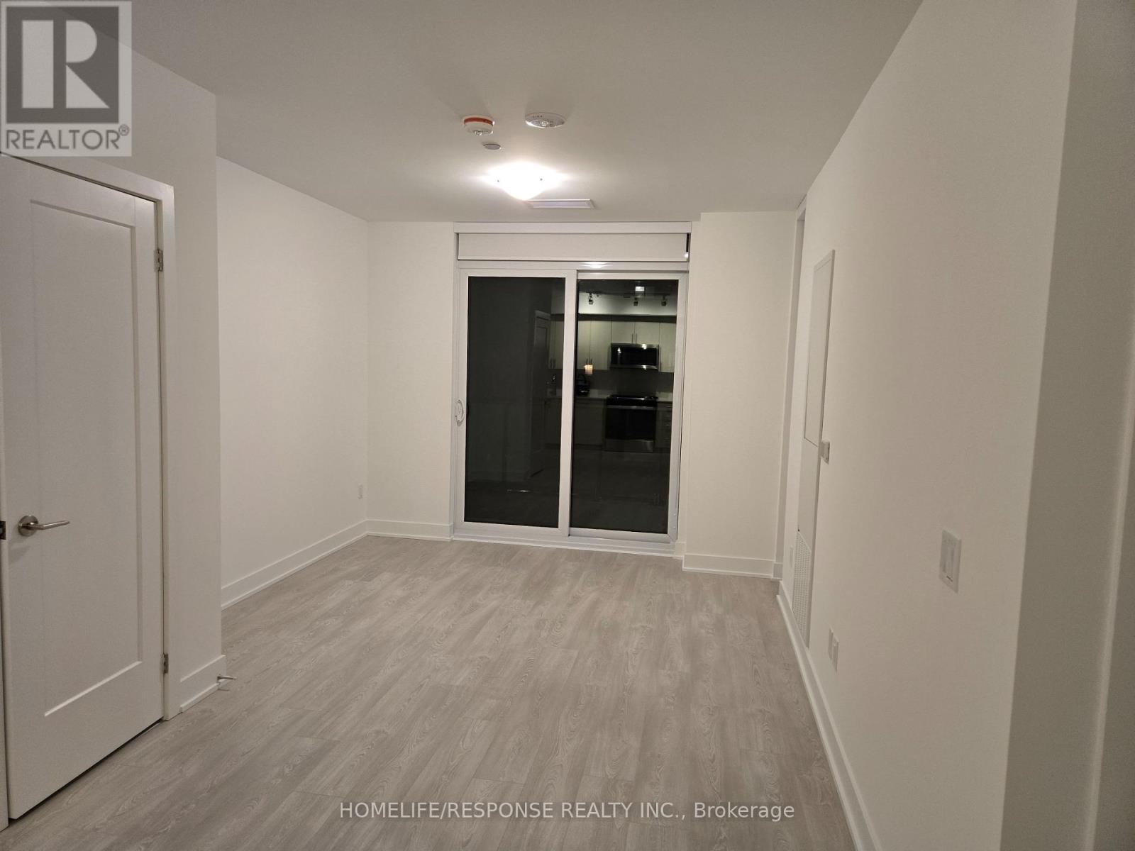 916 - 2545 Simcoe Street N Property Photo 7