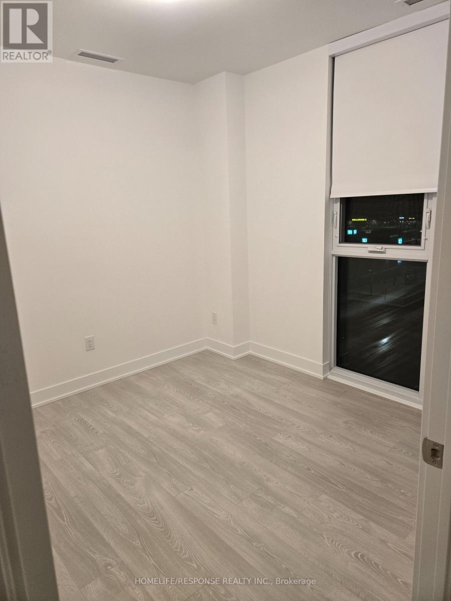 916 - 2545 Simcoe Street N Property Photo 8