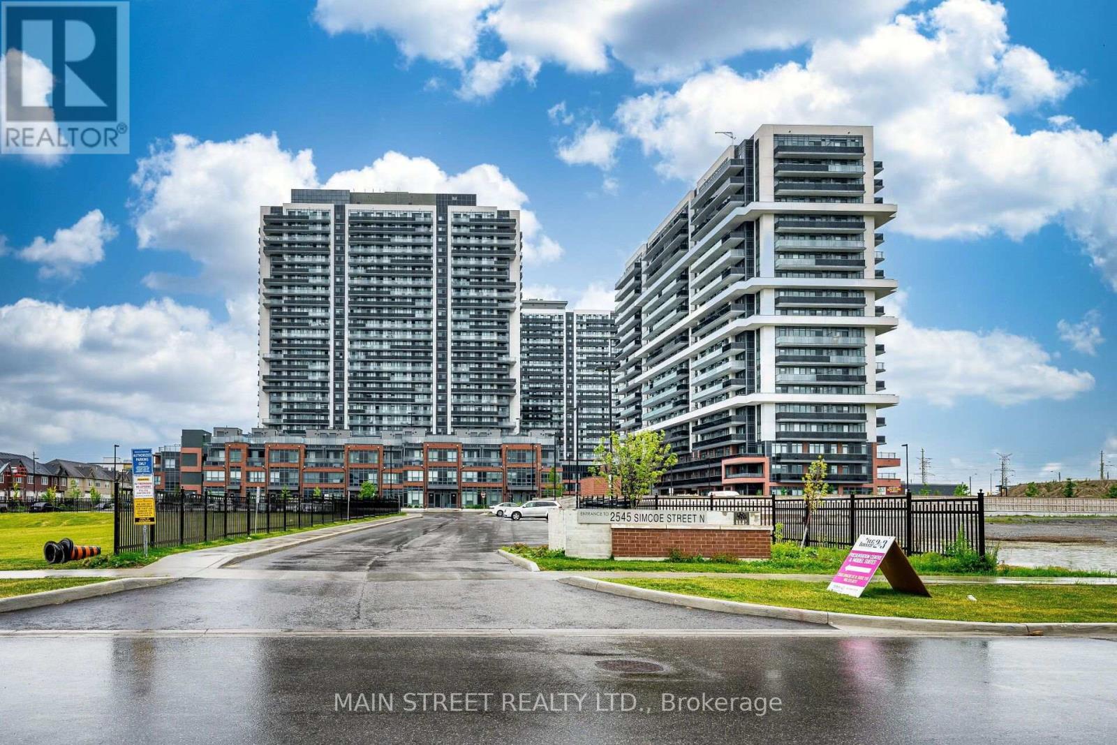 1706 - 2545 SIMCOE STREET N Property Photo 1
