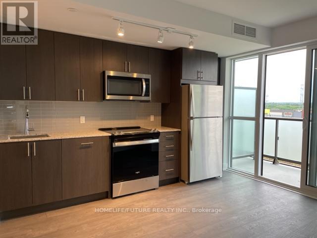 407 - 2550 Simcoe Street N Property Photo 6