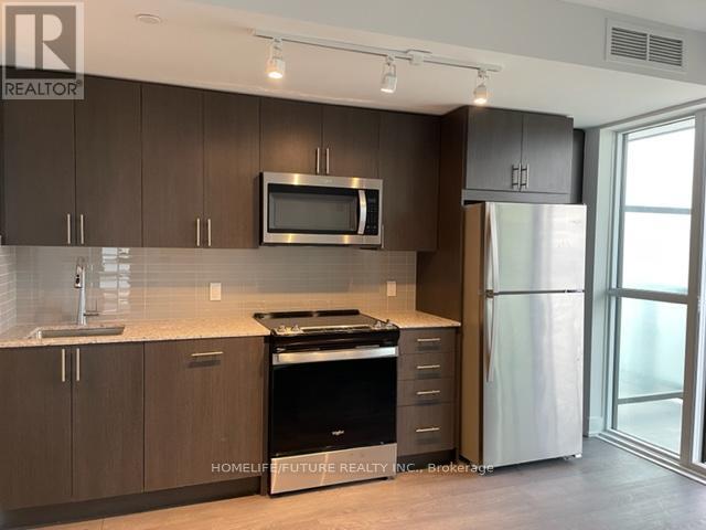 407 - 2550 Simcoe Street N Property Photo 7