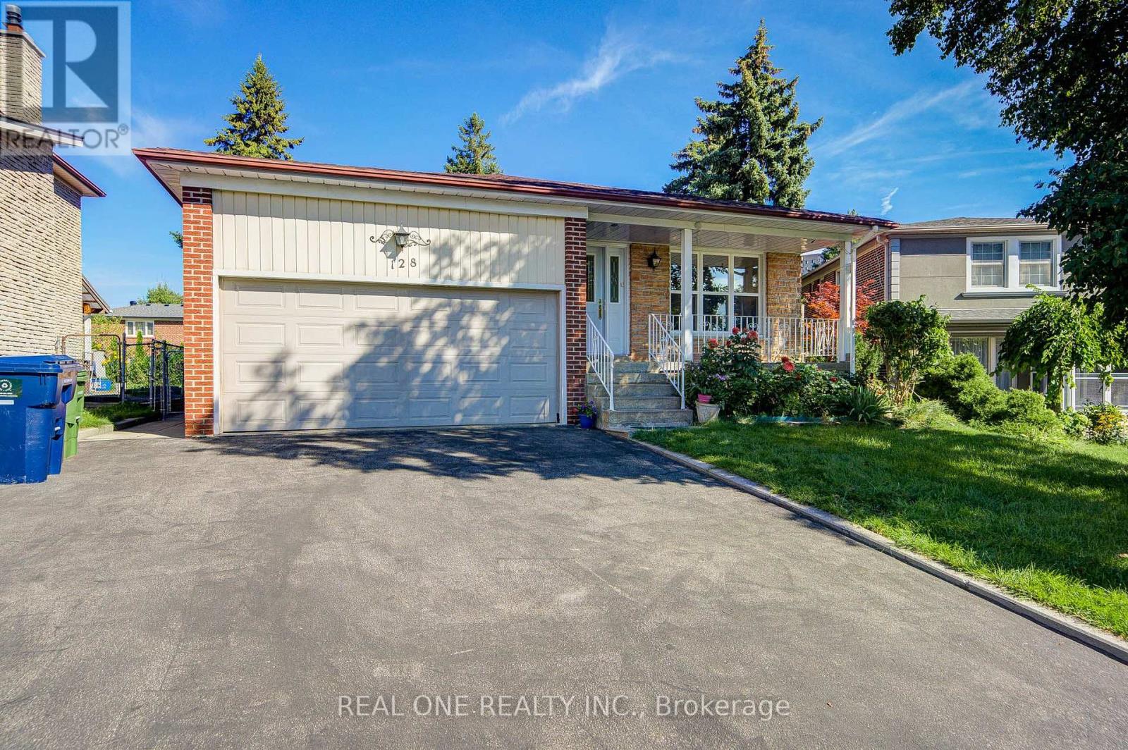 128 Briarscross Boulevard Property Photo 1