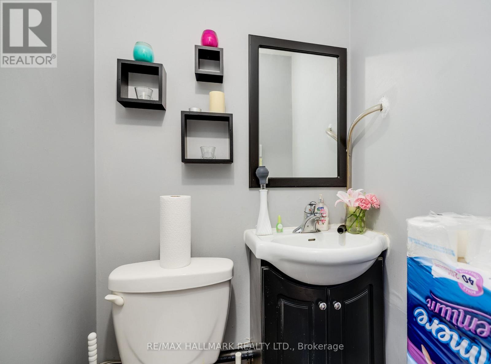2424 Danforth Avenue Property Photo 11