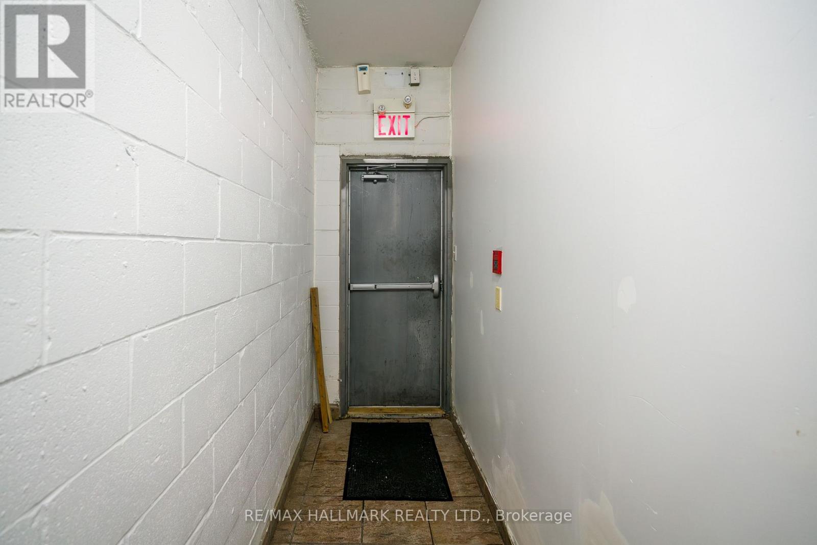 2424 Danforth Avenue Property Photo 12
