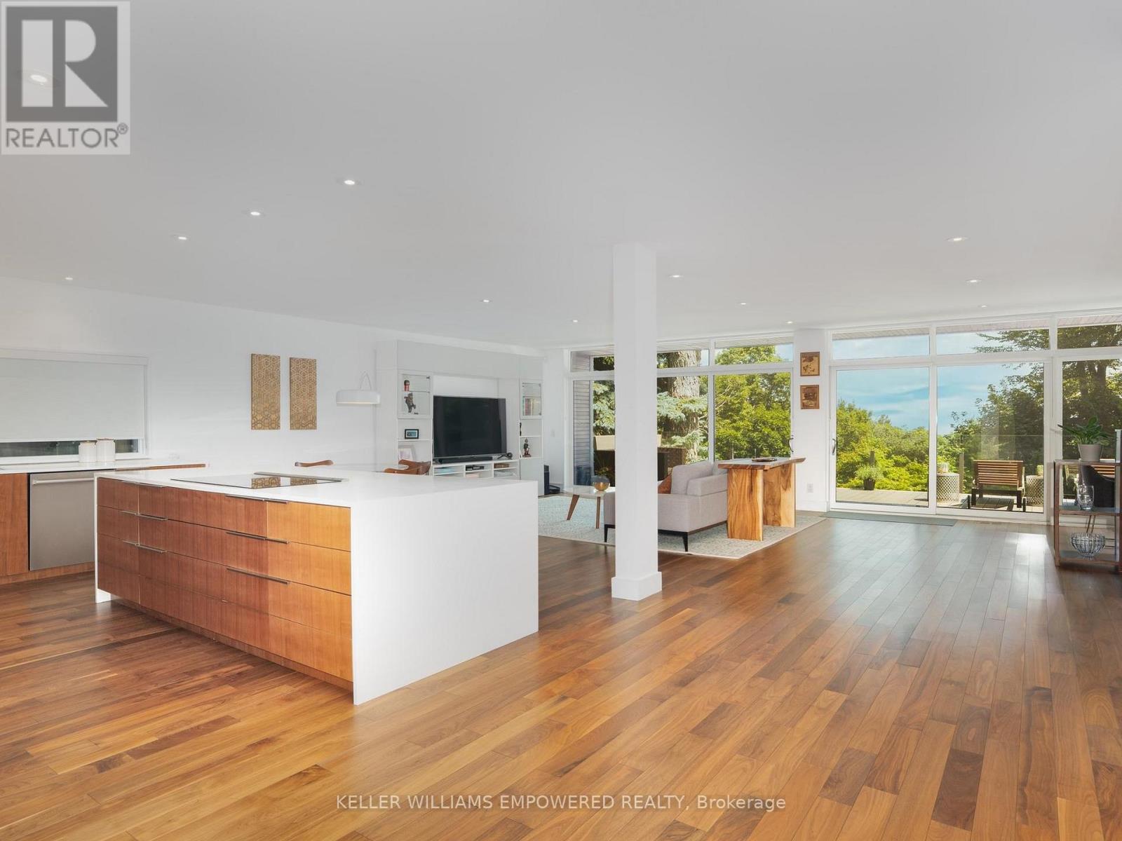 9 Fenwood Heights Property Photo 10