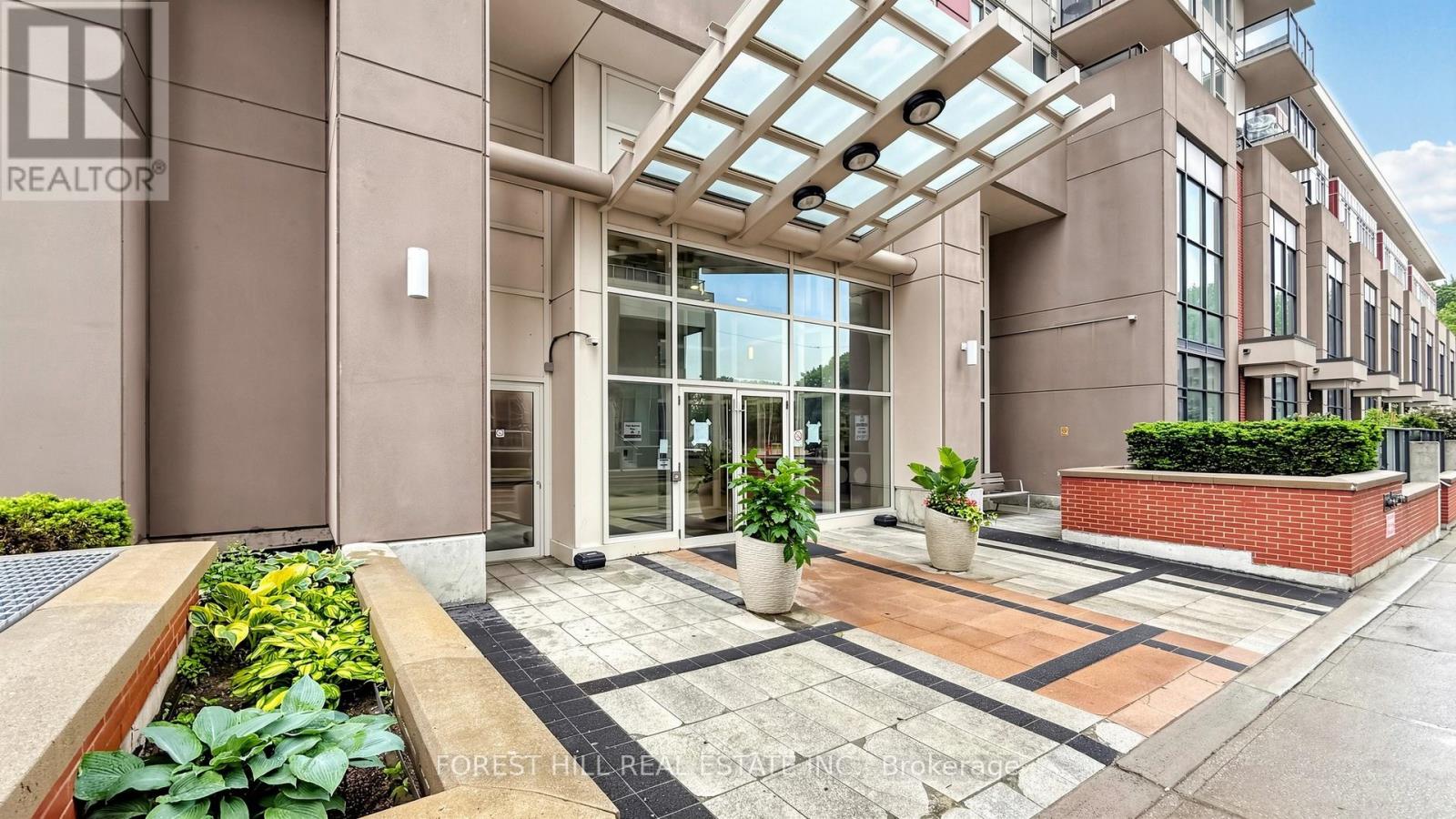 325 - 25 Town Centre Court Property Photo 2