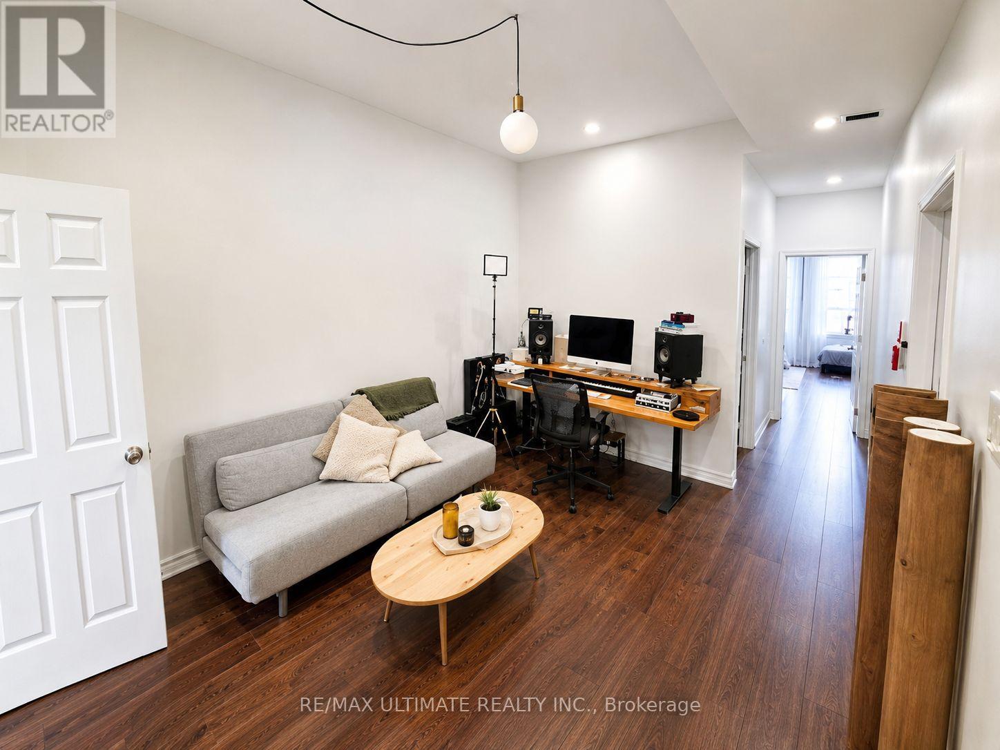 720-720a Queen Street E Property Photo 4