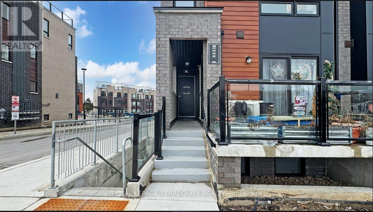 43 - 30 Liben Way Property Photo 4