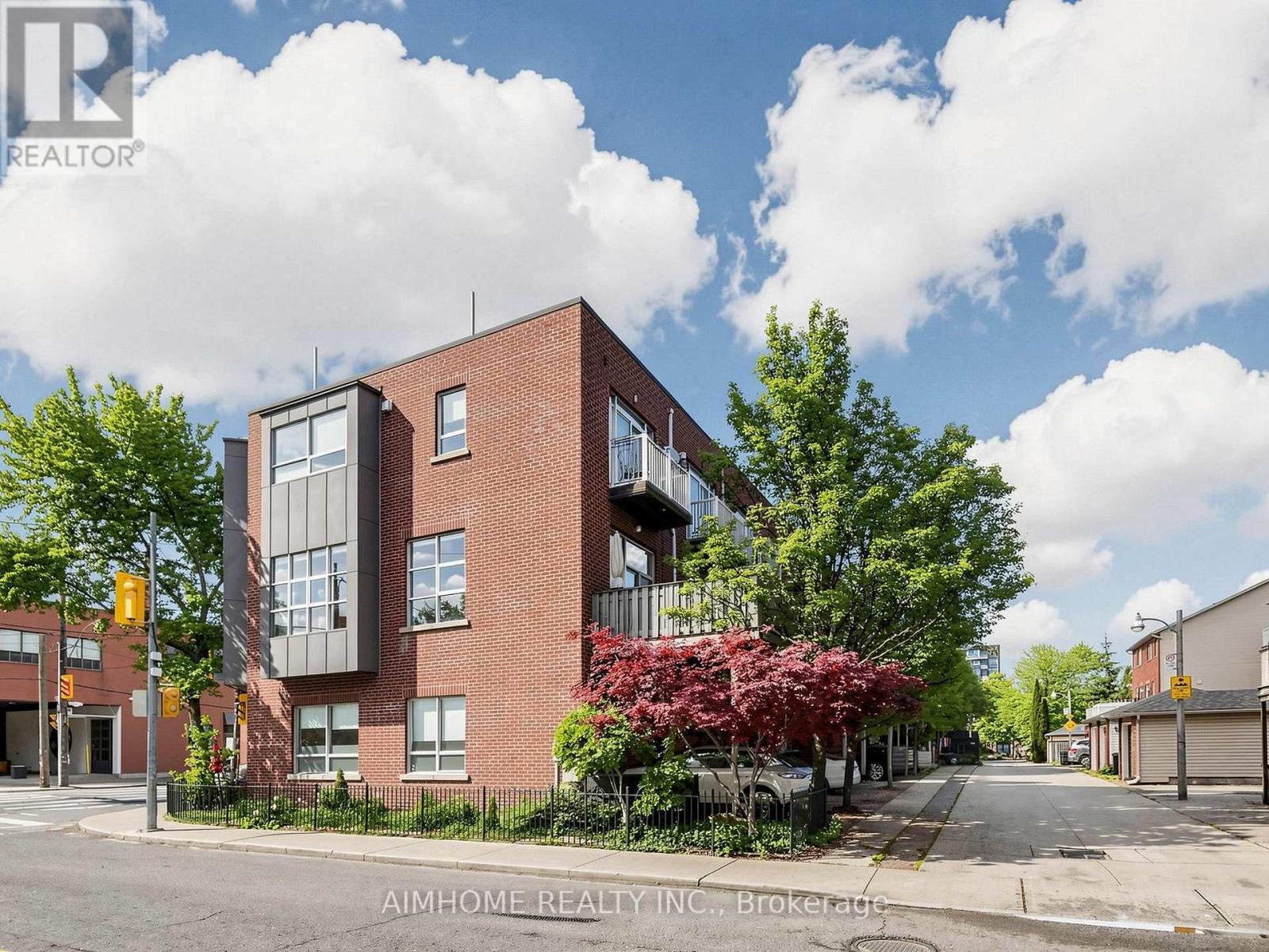 1089 DUNDAS STREET E