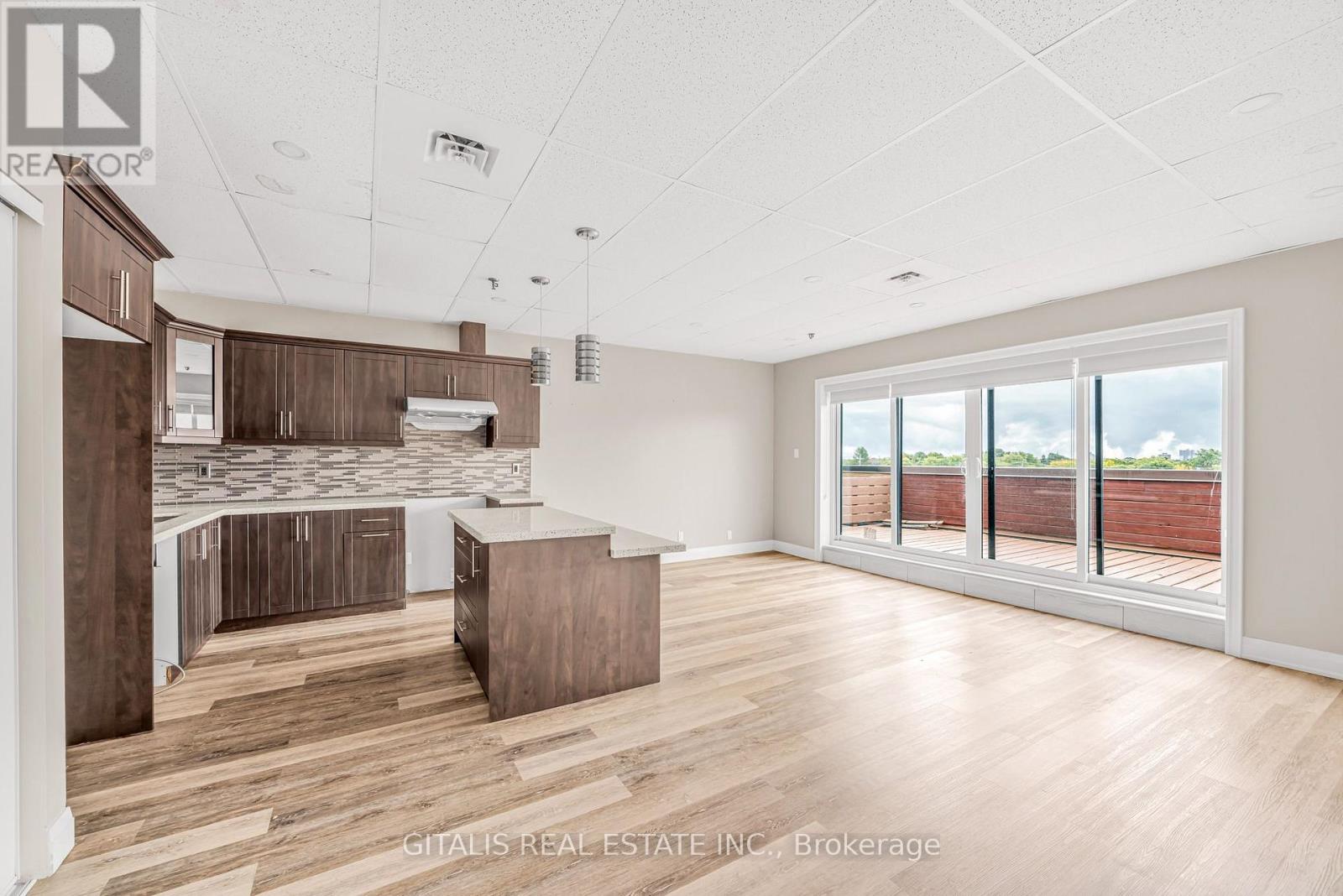 204 - 793 Pharmacy Avenue Property Photo 1