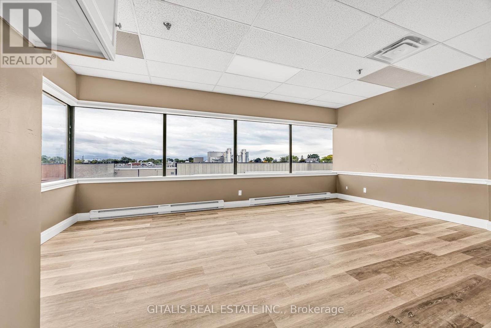 204 - 793 Pharmacy Avenue Property Photo 4