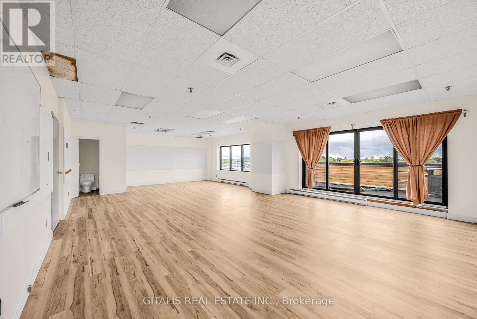 204 - 793 Pharmacy Avenue Property Photo 8