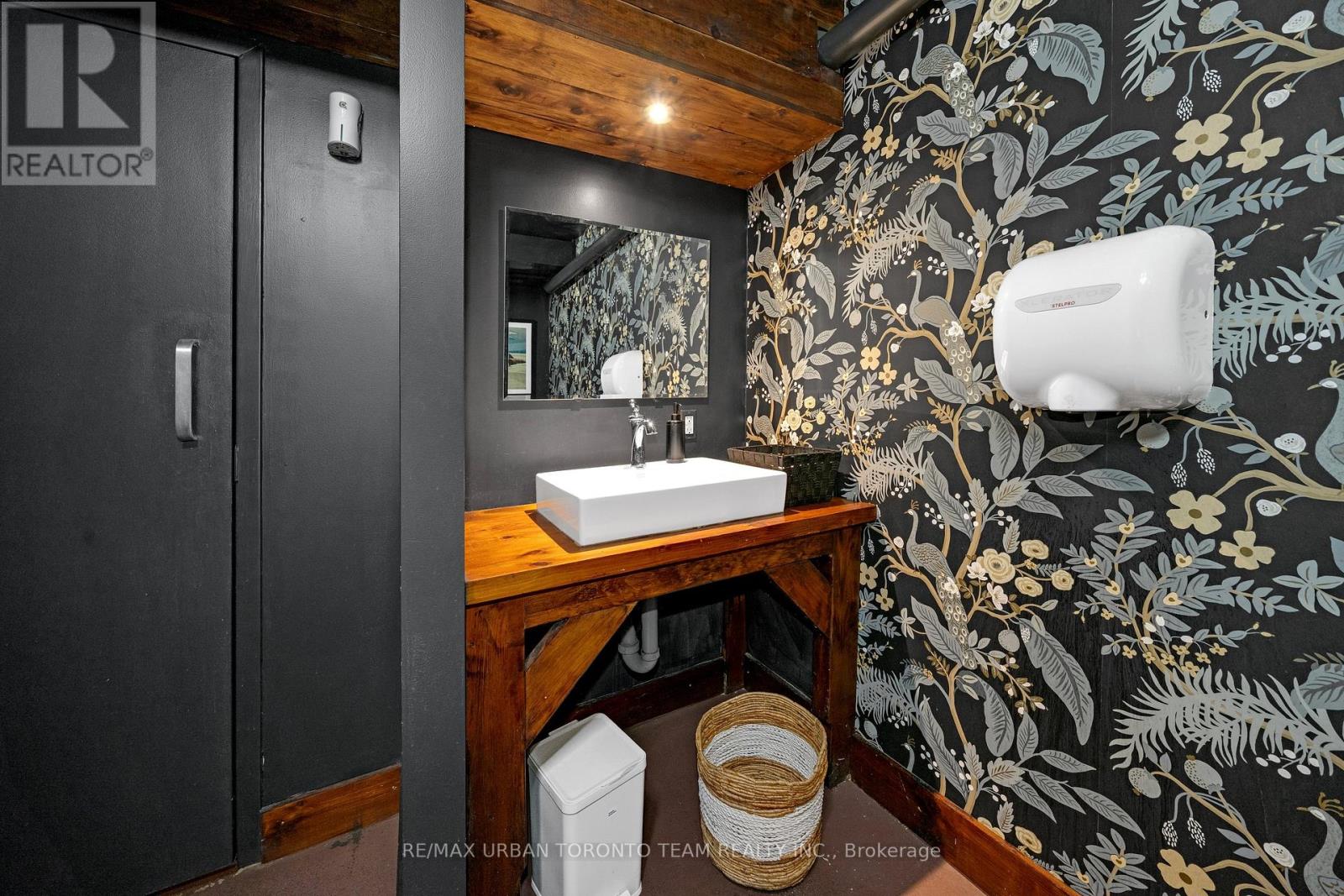 162 Danforth Avenue Property Photo 33