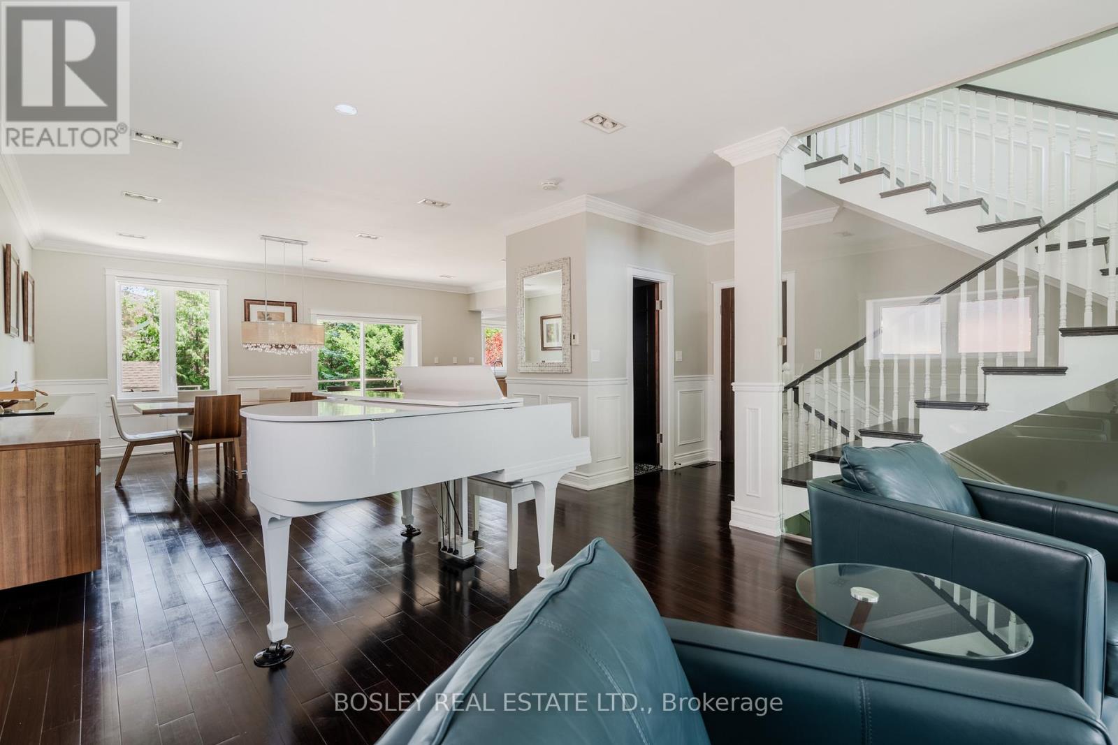 1599 Woodbine Heights Boulevard Property Photo 1