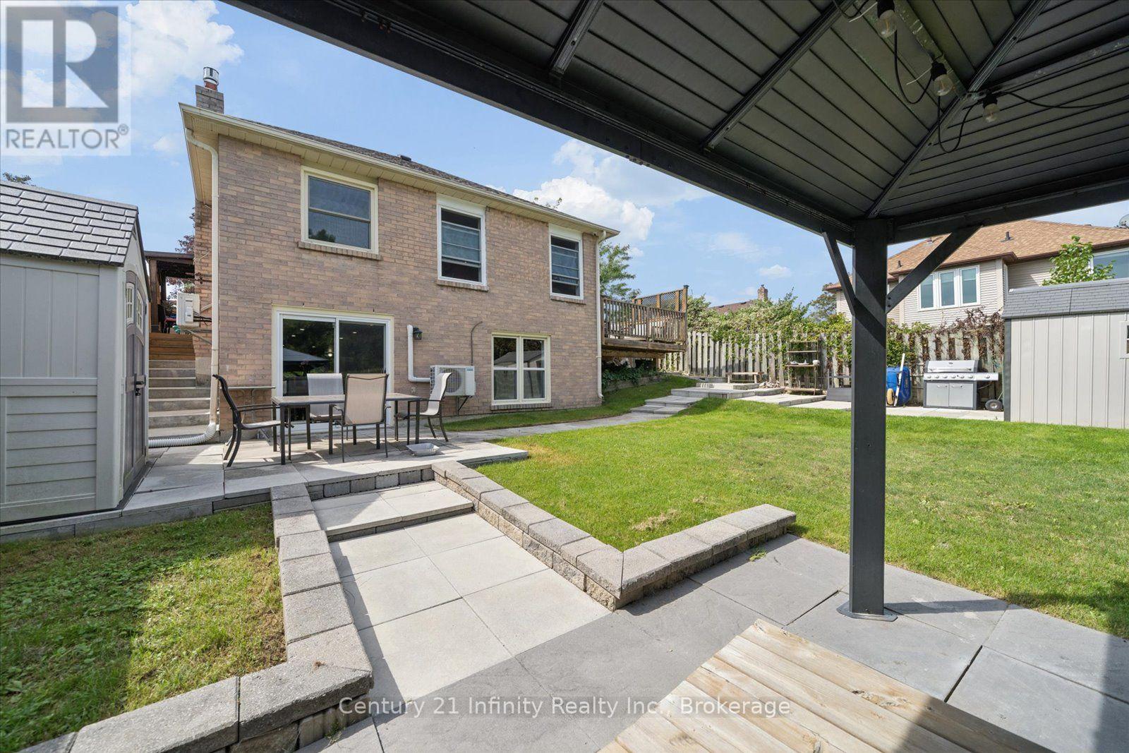 814 Lochness Crescent Property Photo 2