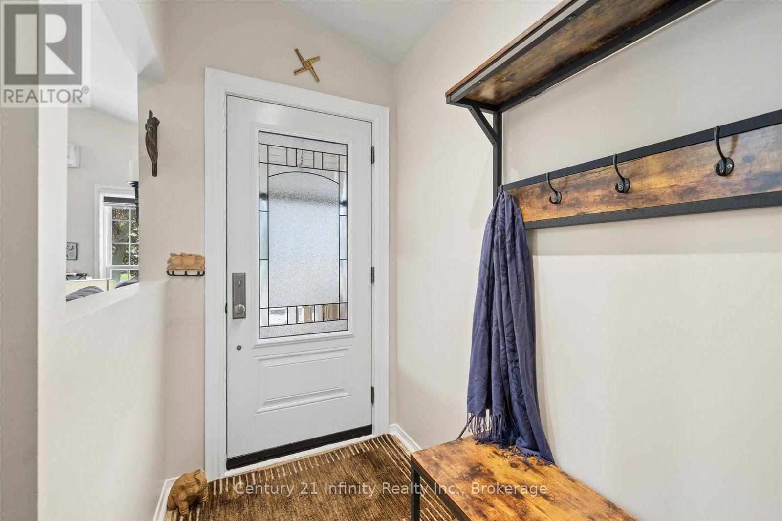 814 Lochness Crescent Property Photo 4