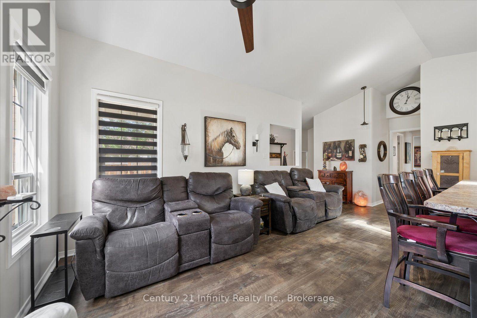 814 Lochness Crescent Property Photo 15