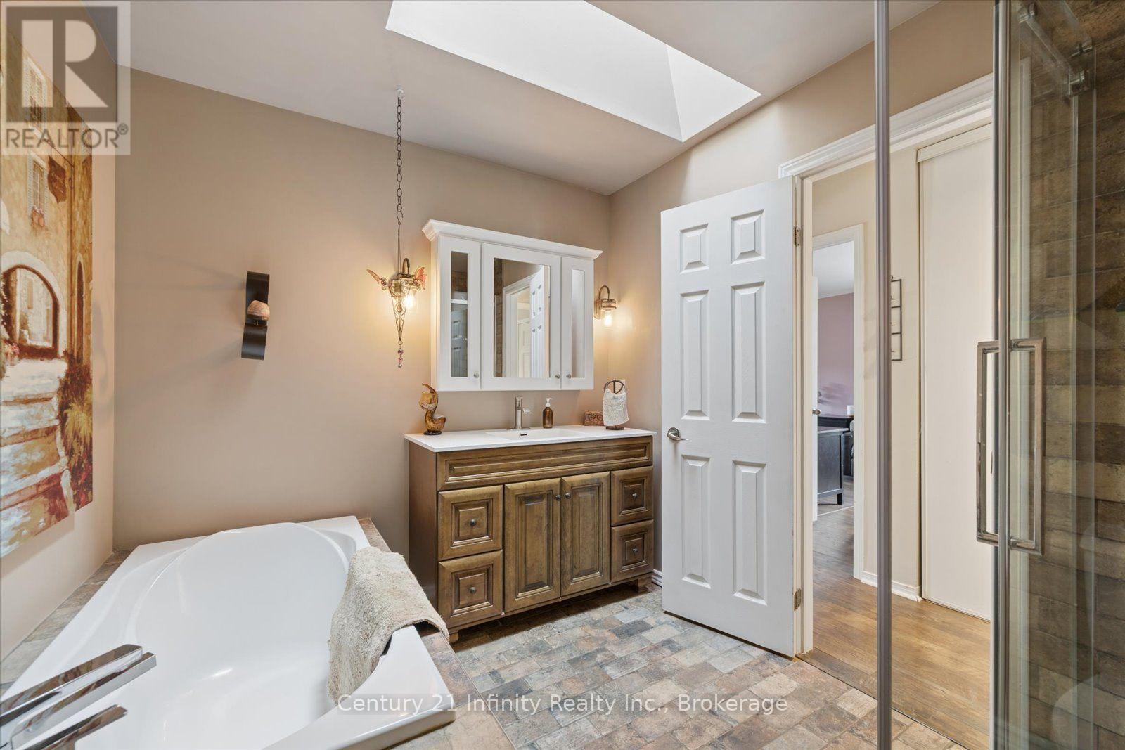 814 Lochness Crescent Property Photo 24