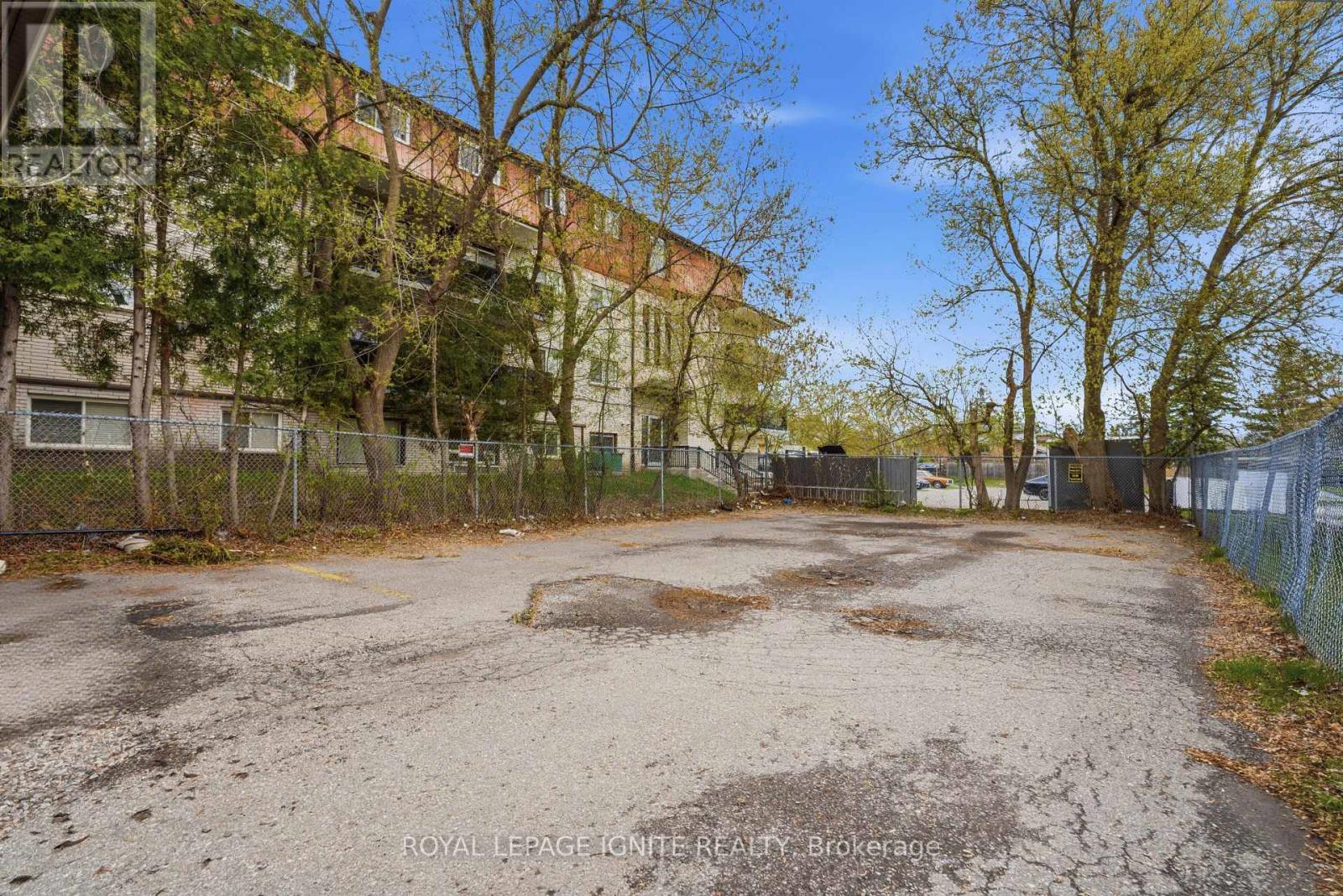 951 Simcoe Street N Property Photo 4