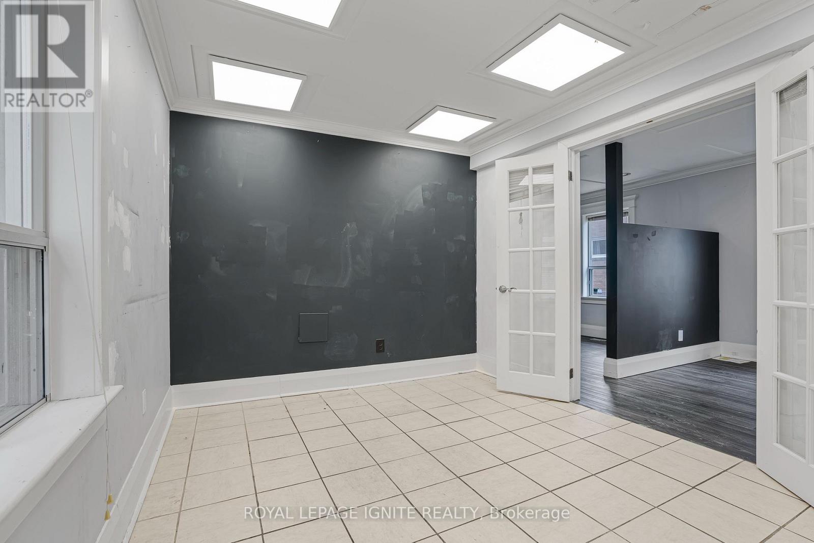 951 Simcoe Street N Property Photo 10