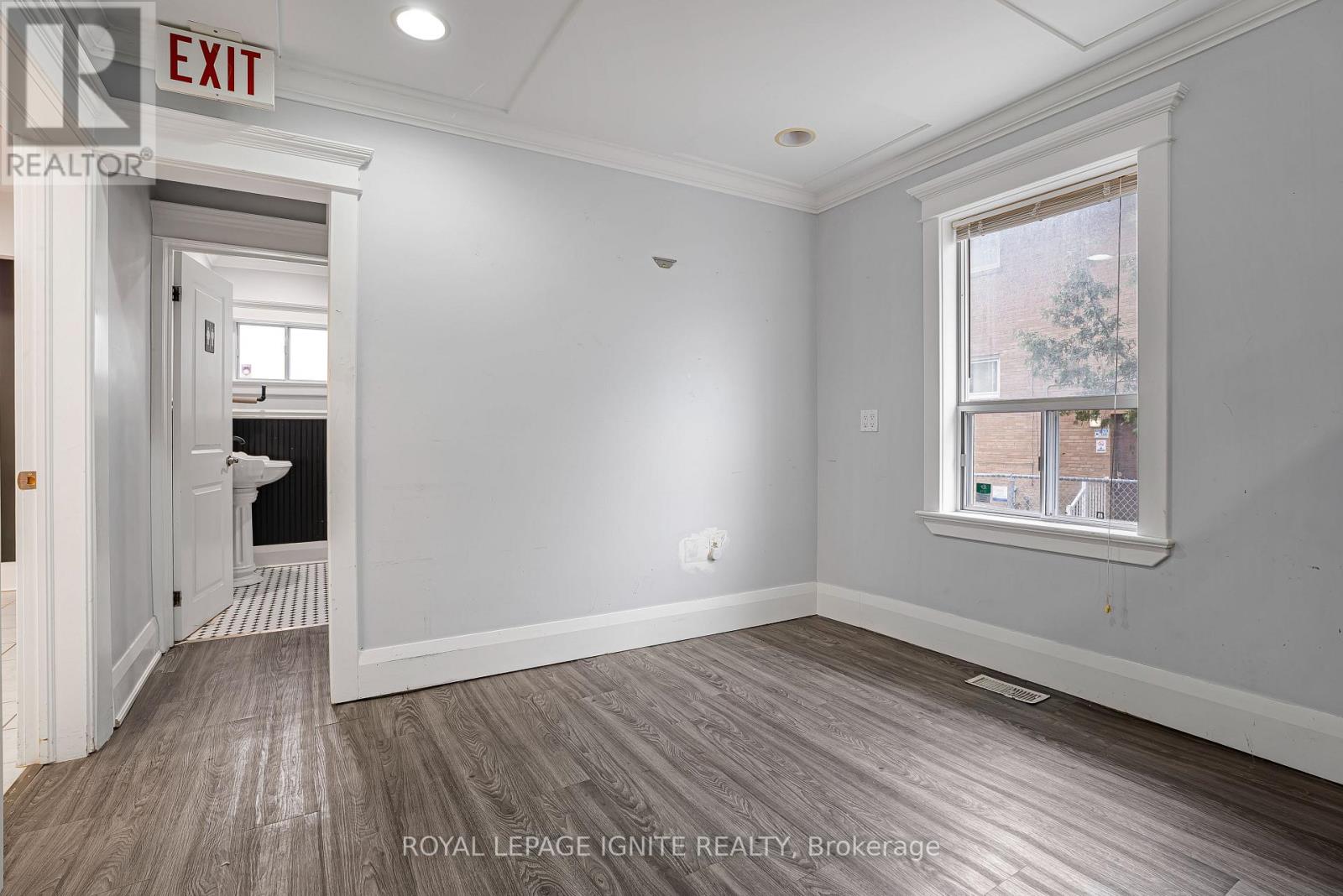 951 Simcoe Street N Property Photo 11