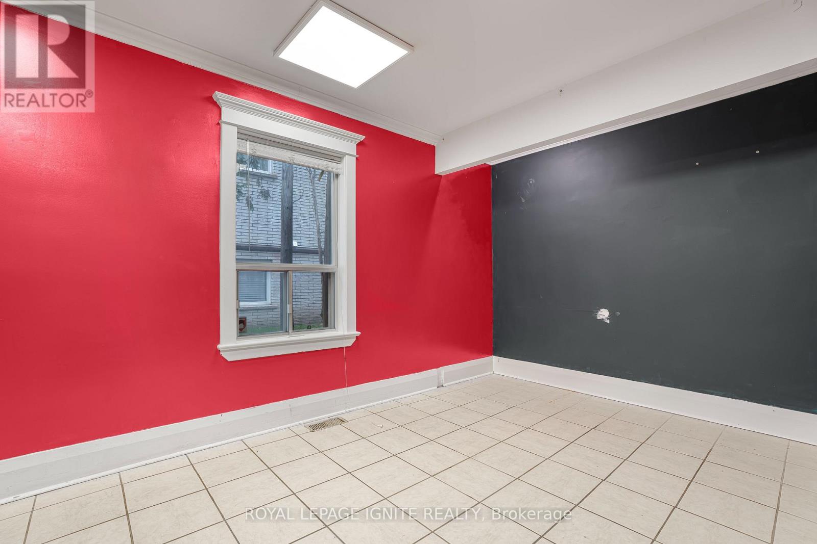 951 Simcoe Street N Property Photo 13
