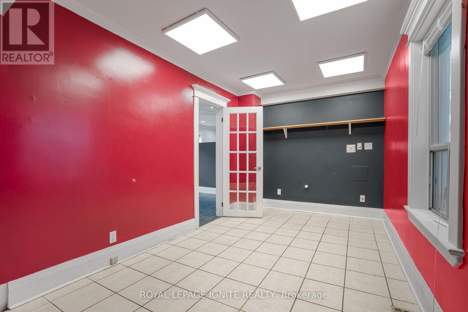 951 Simcoe Street N Property Photo 14