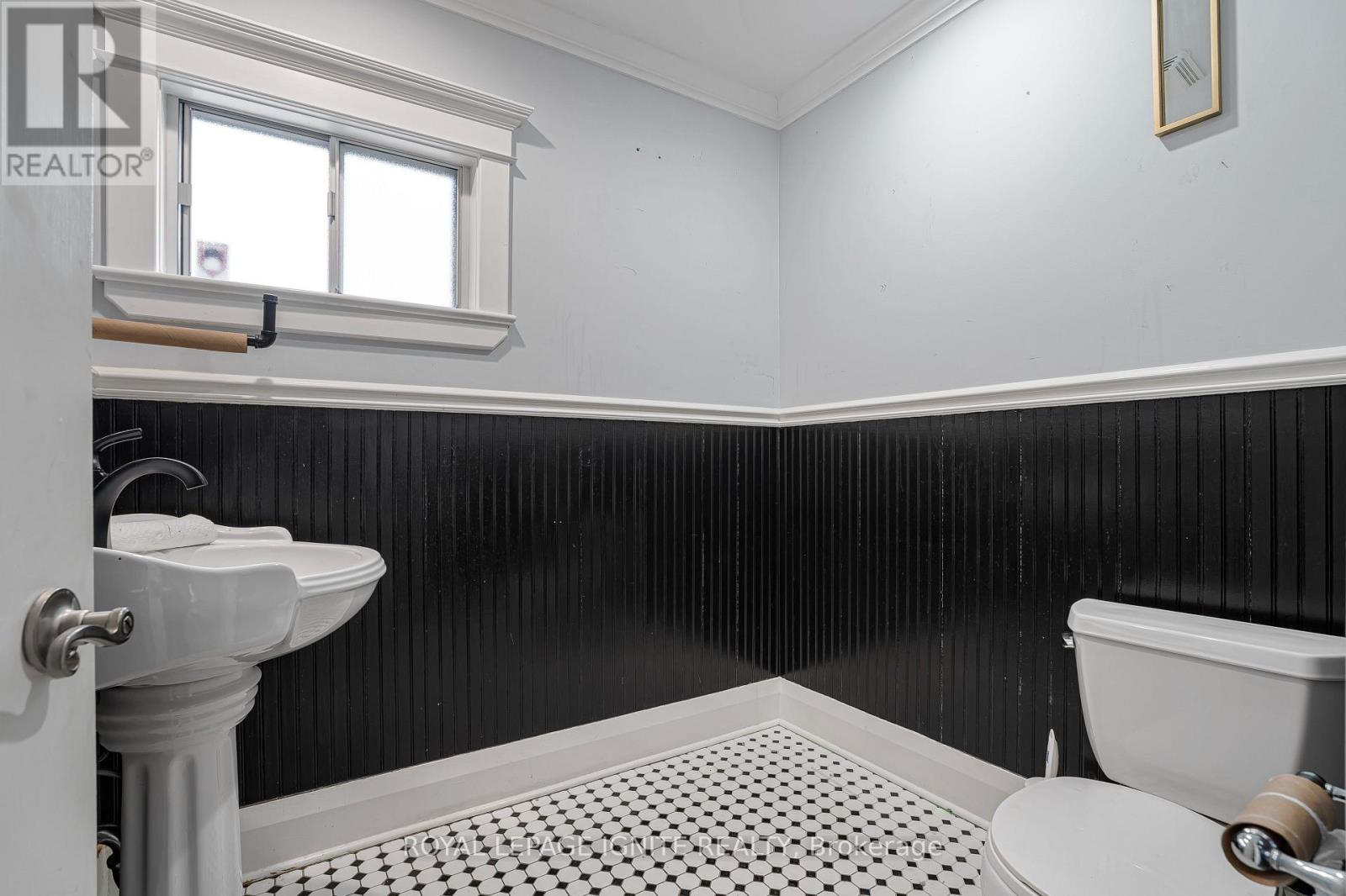 951 Simcoe Street N Property Photo 15