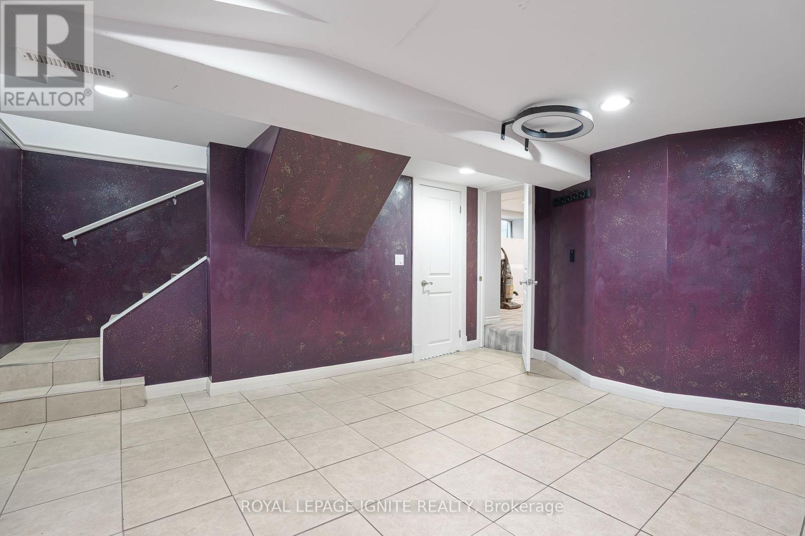 951 Simcoe Street N Property Photo 16