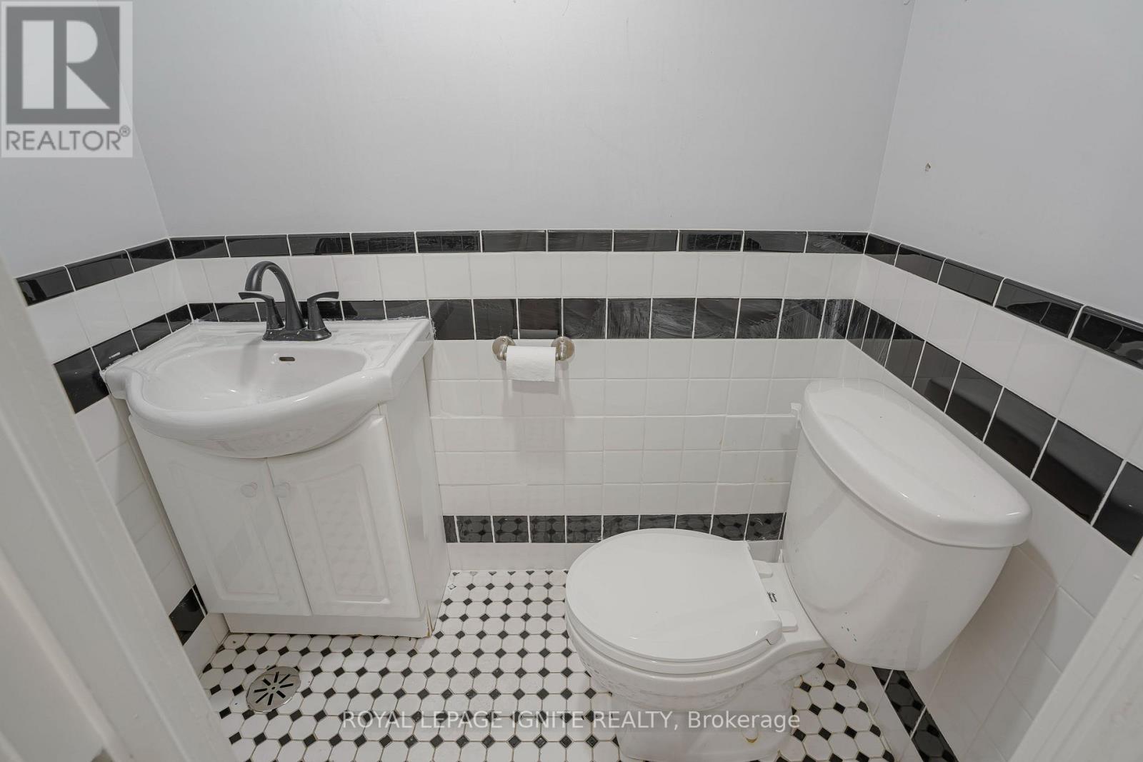 951 Simcoe Street N Property Photo 18