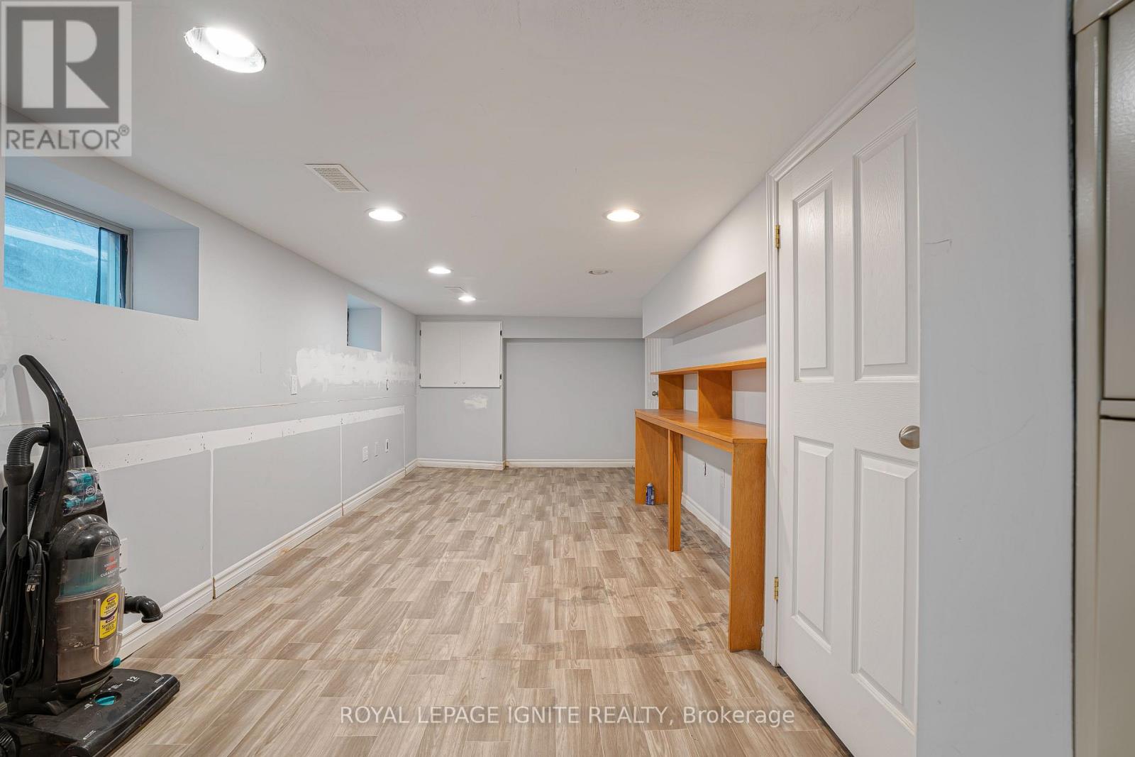 951 Simcoe Street N Property Photo 19
