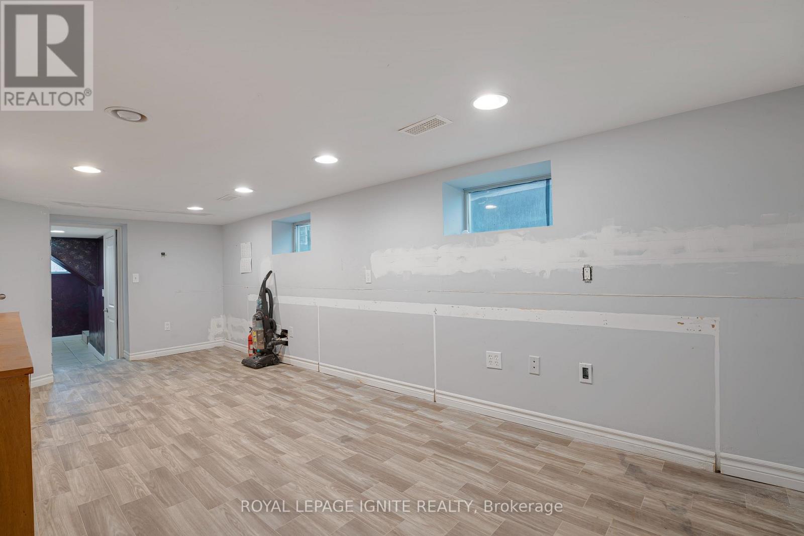 951 Simcoe Street N Property Photo 20