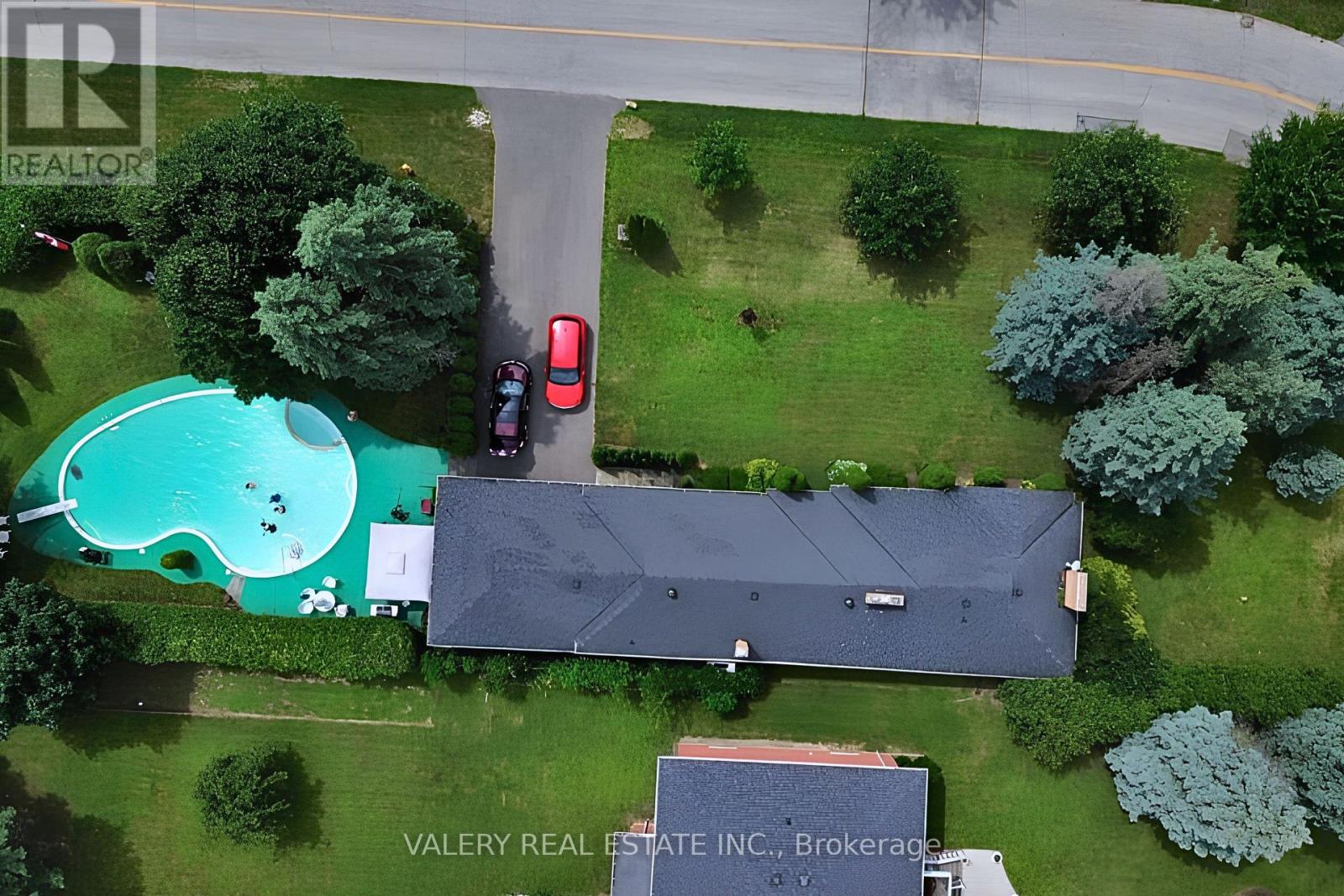 87 Cedar Brae Boulevard Se Property Photo 4
