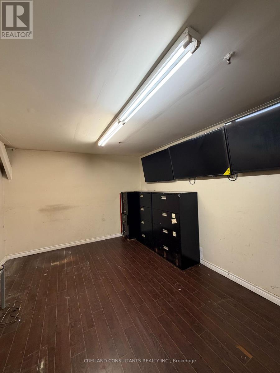 250 Bayly Street West Property Photo 19