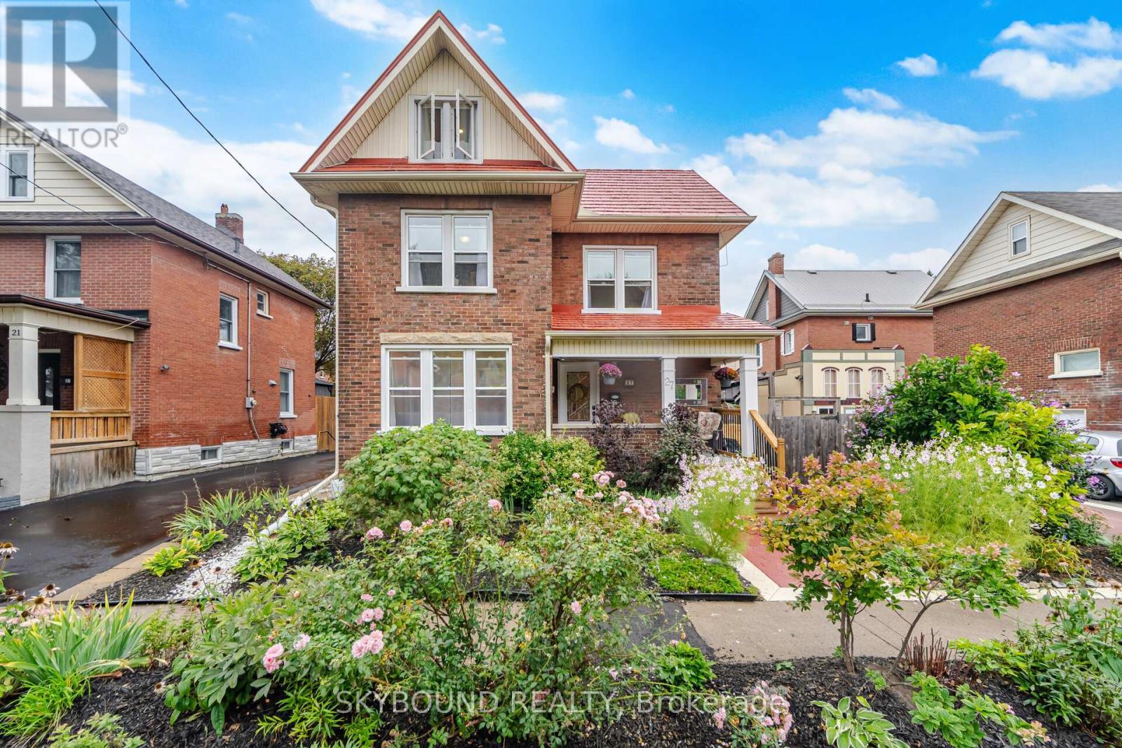 27 ROWE STREET Property Photo 1