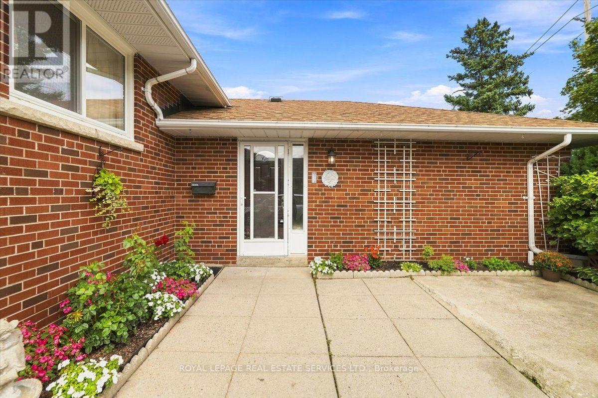 142 Cass Avenue Property Photo 3
