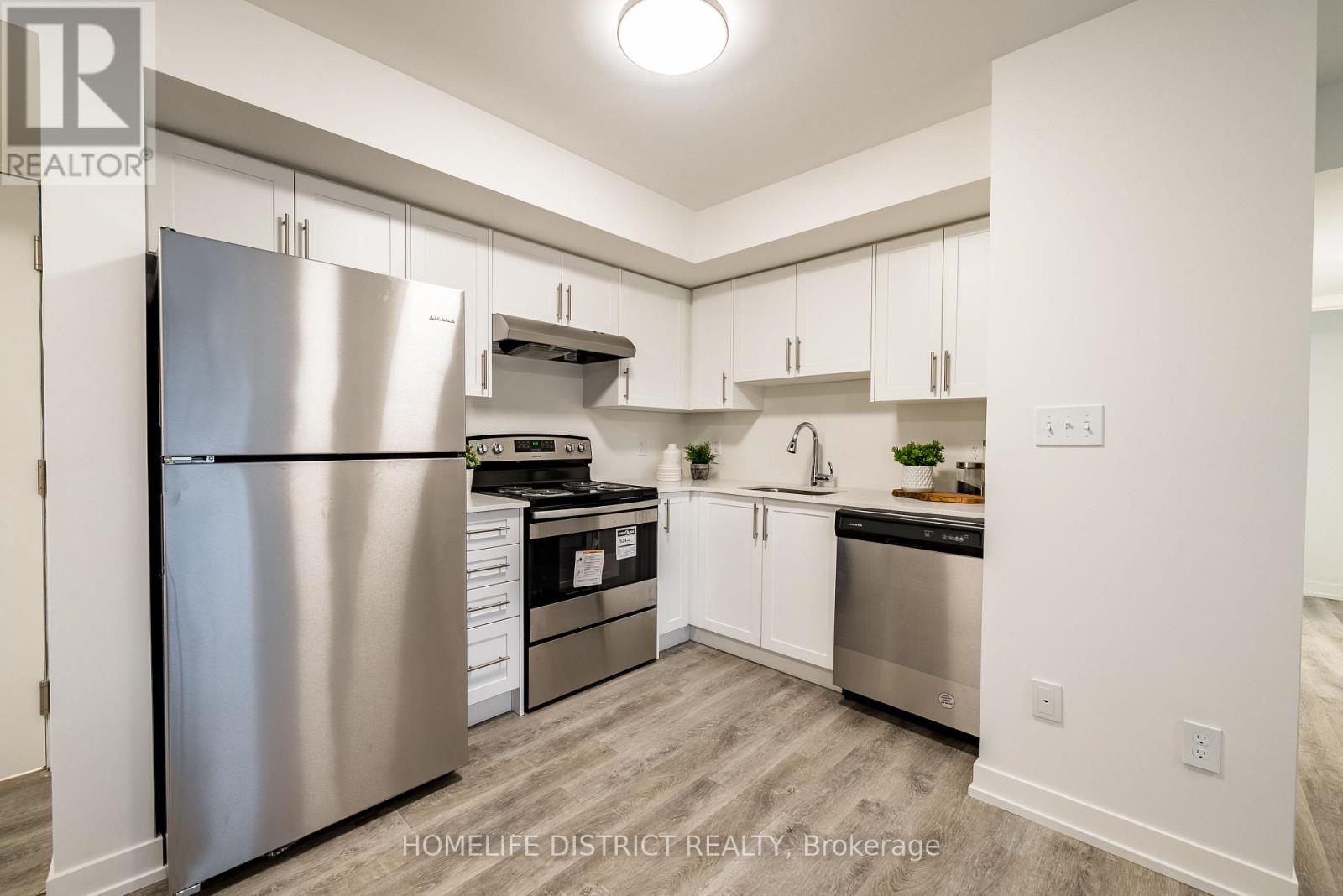 312 - 976 Simcoe Street N Property Photo 2