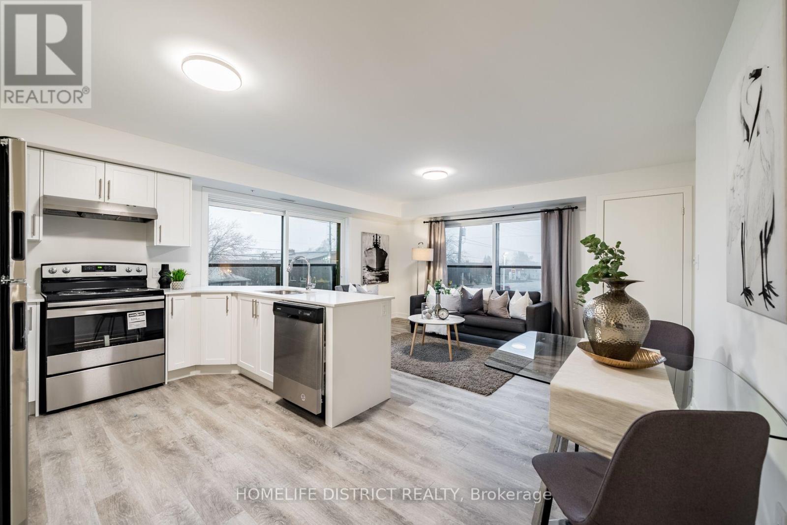 312 - 976 Simcoe Street N Property Photo 4