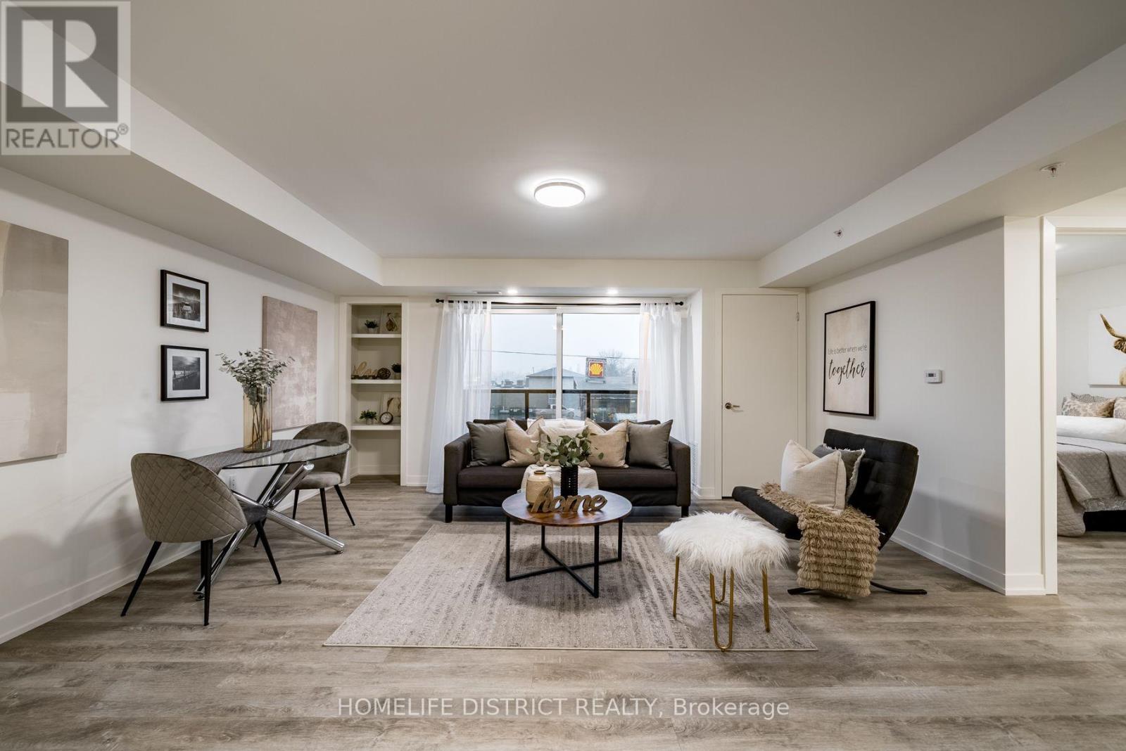 604 - 976 Simcoe Street N Property Photo 3