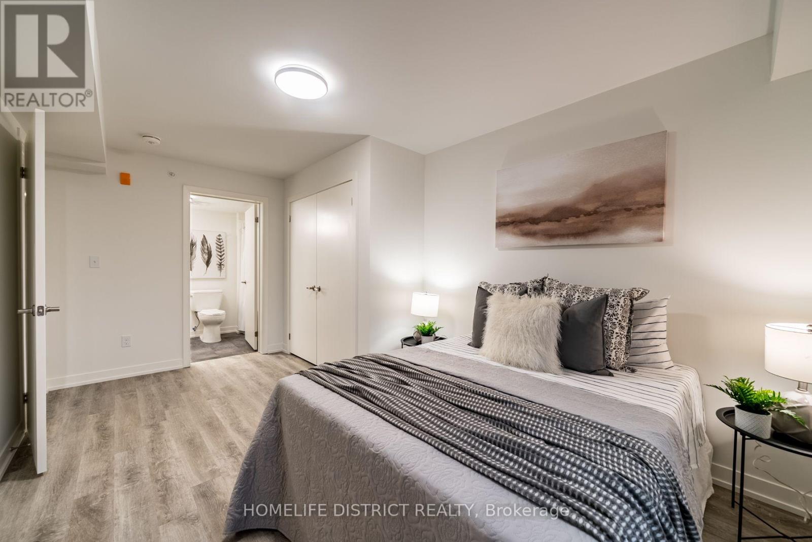 604 - 976 Simcoe Street N Property Photo 8